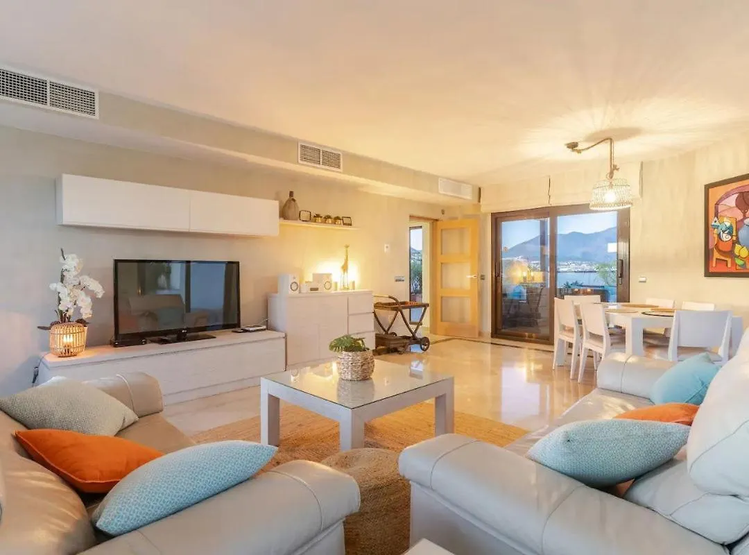 Apartamento Sky-High Luxury Panoramic Sea Views & Expansive Terraces In This La Duquesa Penthouse Manilva